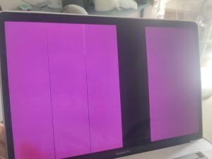 Macbook pro 2017 打开到一定角度屏幕黑屏无法使用，屏幕显示黑/白块